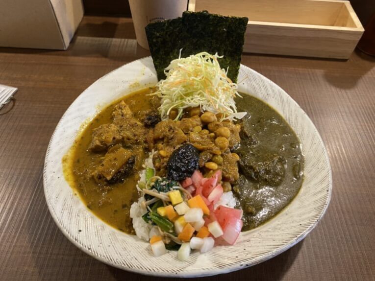 豆×チキン×海苔の3種盛りカレー｜昼飯屋SPICE CURRY（大森町）