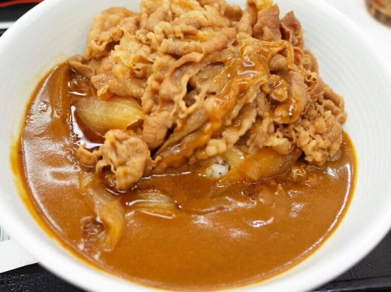 カリガリ肉だく牛カレー｜吉野家（神保町）