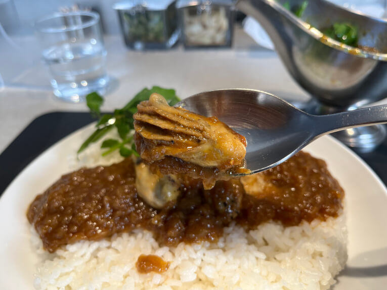 海の旨味たっぷりマリブカレー｜SANZOU TOKYO（下北沢）