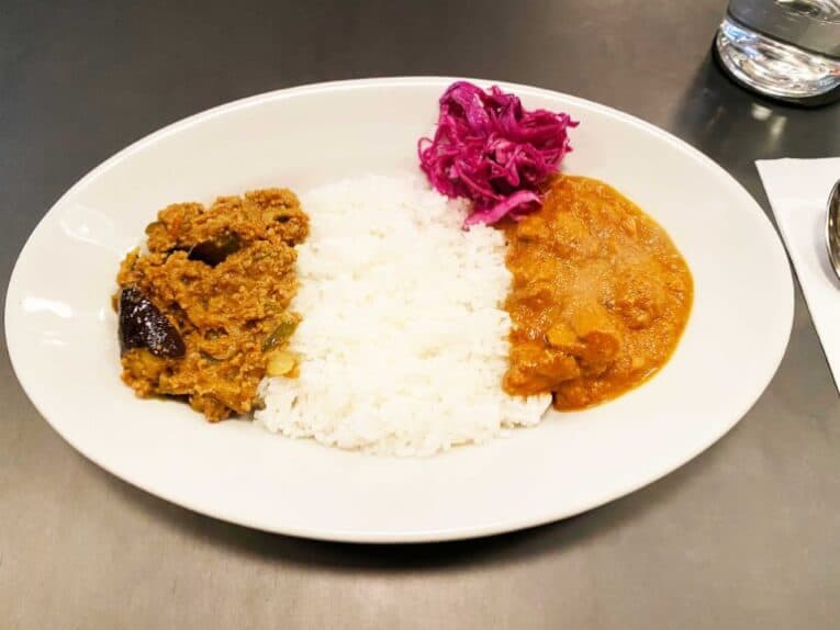 チキンマサラカレー&ナスと挽肉|THE SALOON|(代々木上原)