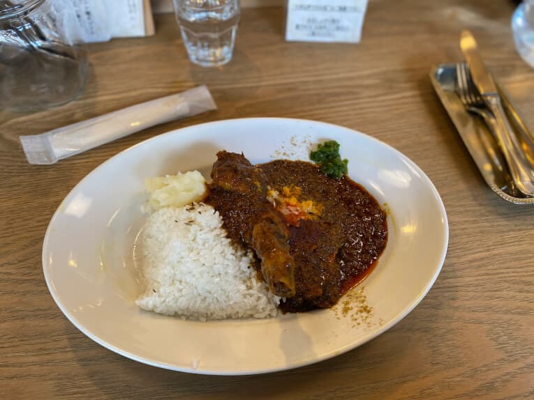 骨つき大山どりのカレー|LAND(目黒駅)