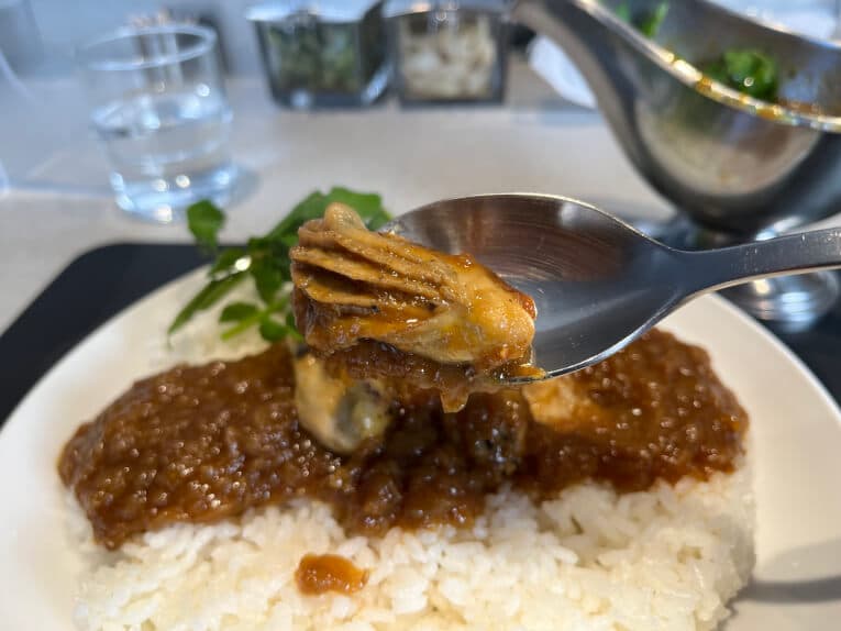 海の旨味たっぷりマリブカレー|SANZOU TOKYO(下北沢)
