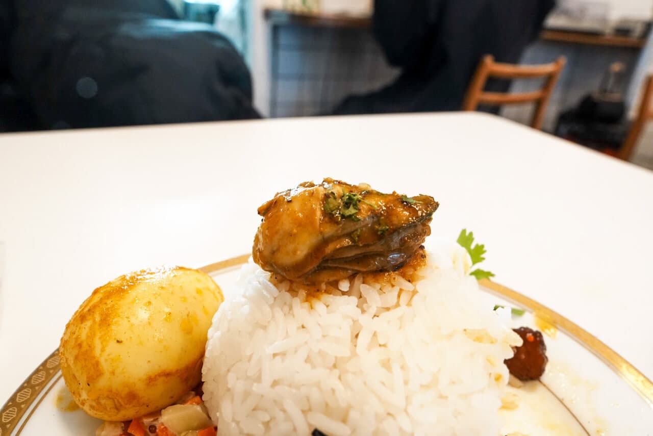 カキと山椒カレー|WOHOS MART(豪徳寺)