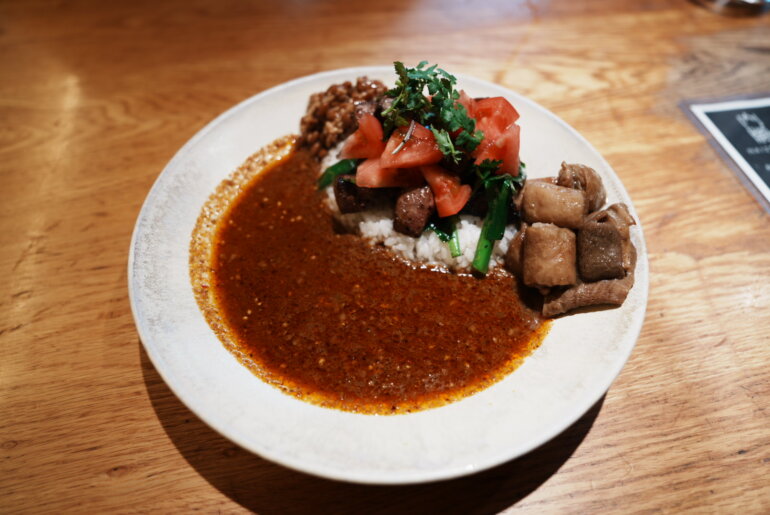 婁熊東京(ルクマトウキョウ)ホルモンカレー