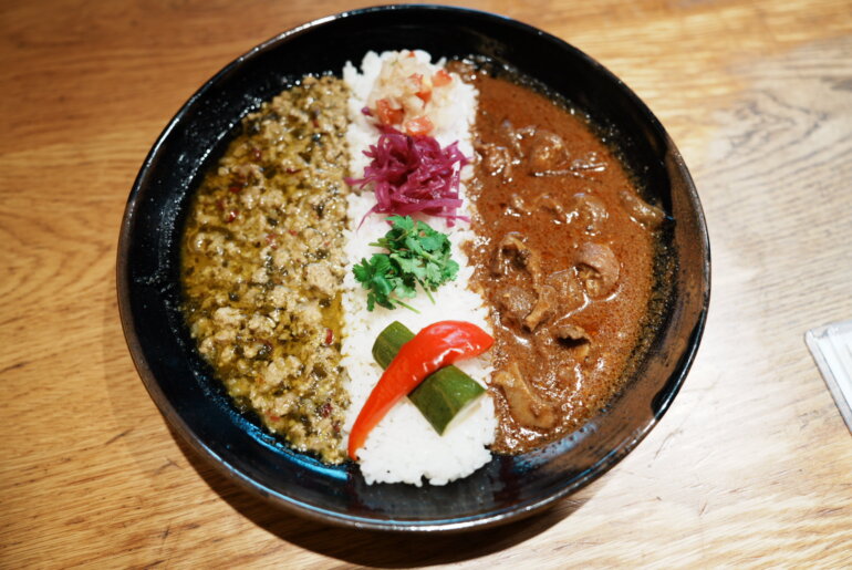婁熊東京(ルクマトウキョウ)ホルモンカレー