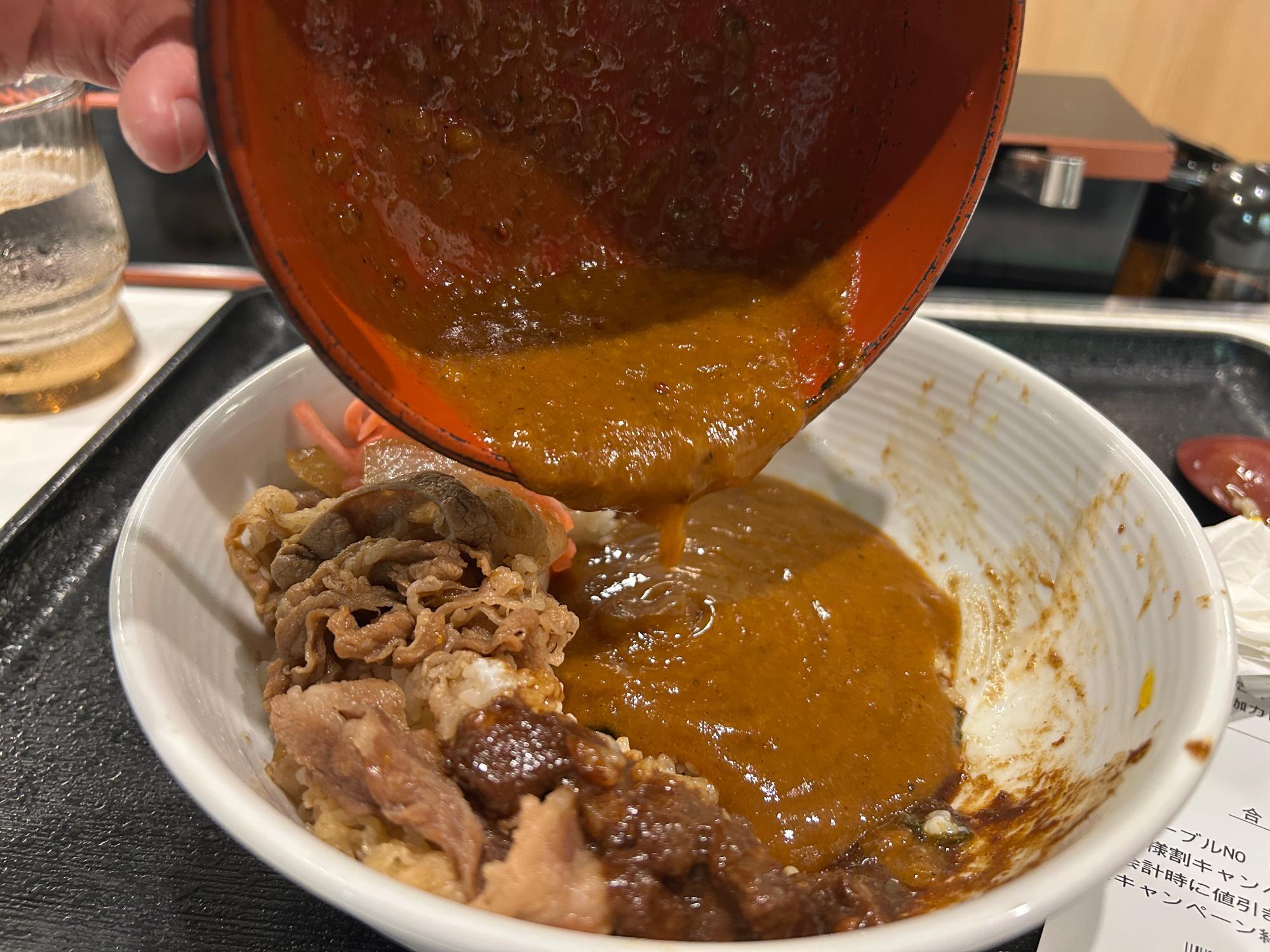 カレーを注いでいくぜ〜