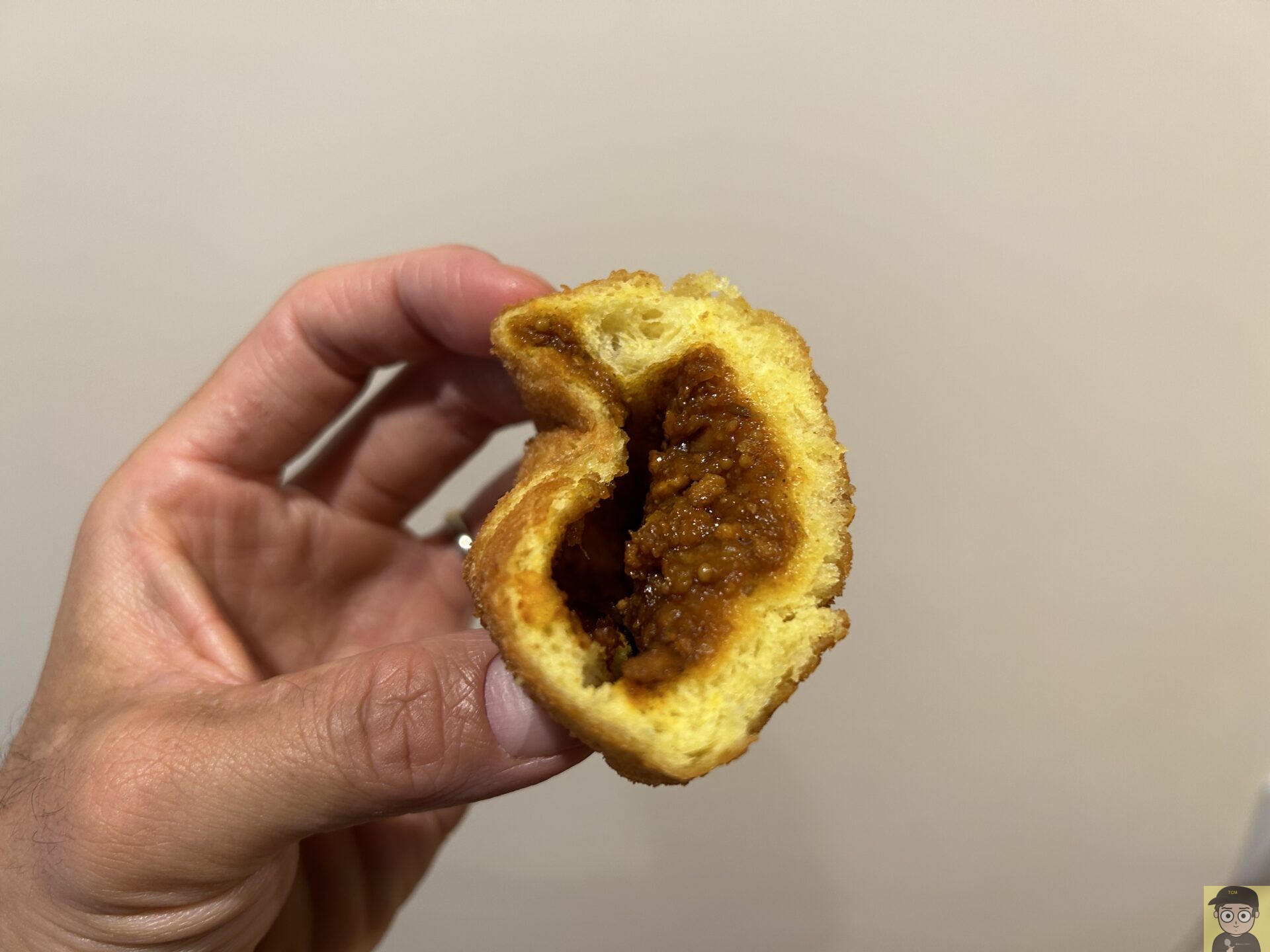 セブンイレブン×魯珈監修「スパイスチキンカレーパン」