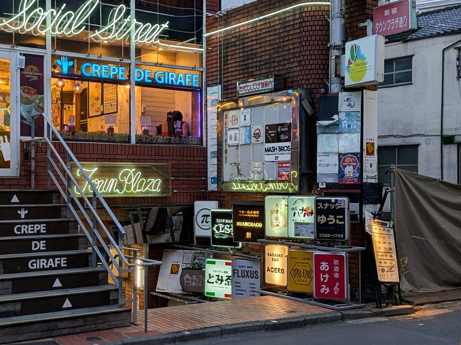 行列必至の人気カレー店「SPICY CURRY 魯珈」完全攻略ガイド！(大久保